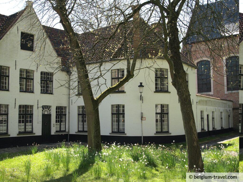 Begijnhof (Beguinage) in Bruges
