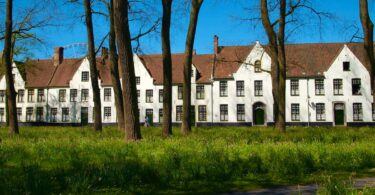 Begijnhof (Beguinage) in Bruges