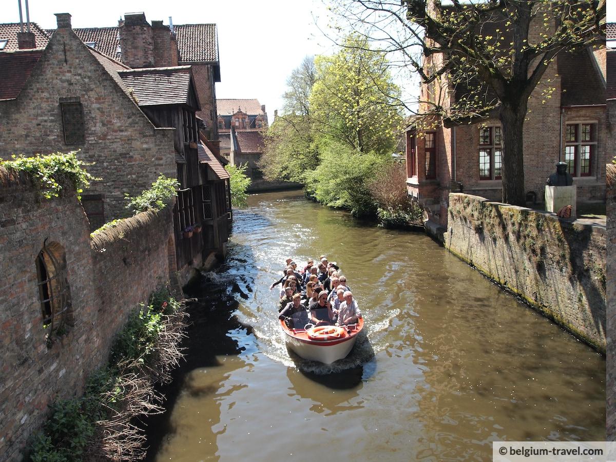 How to Ride a Boat in Bruges